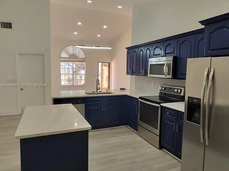 1430 SW 85th Ter — Photo 6