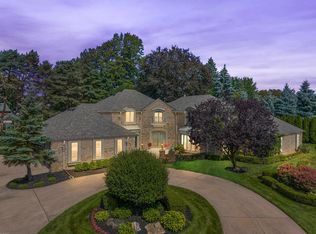 14 Stratton Pl, Grosse Pointe Shores, MI 48236