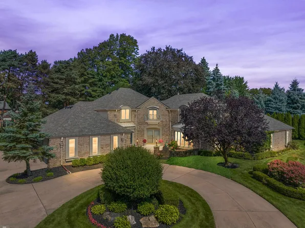 14 Stratton Pl, Grosse Pointe Shores, MI 48236