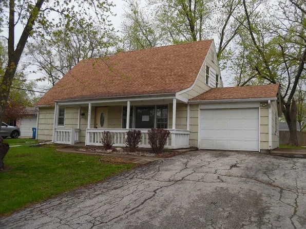 395 Stonehill Dr, Valparaiso, IN 46385