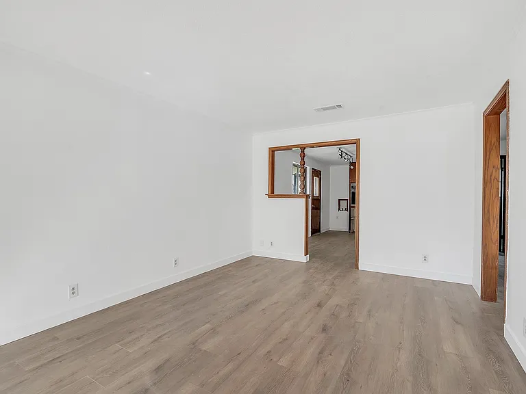 1009 Meadow Park Dr — Photo 4