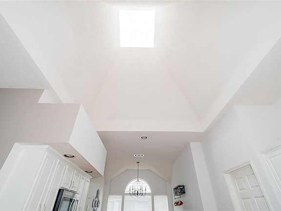 4th image of 3501 Almond Ln