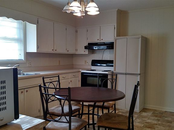 3rd image of 152 Newton Dr SE