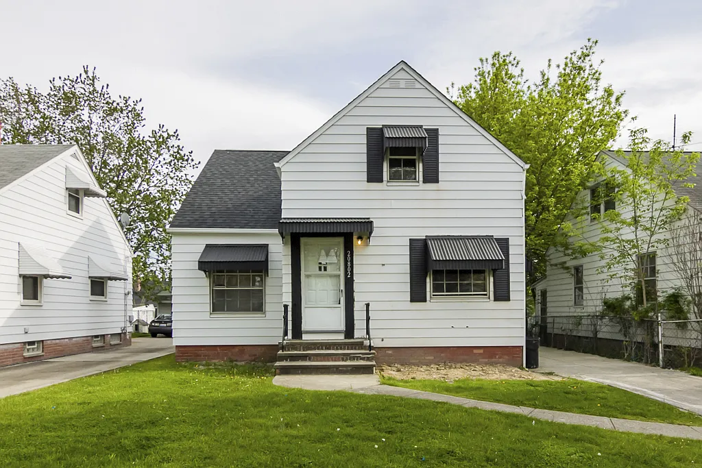 20802 Raymond St photo 1
