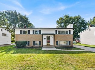 2244 Serra Dr, Sterling Heights, MI 48310