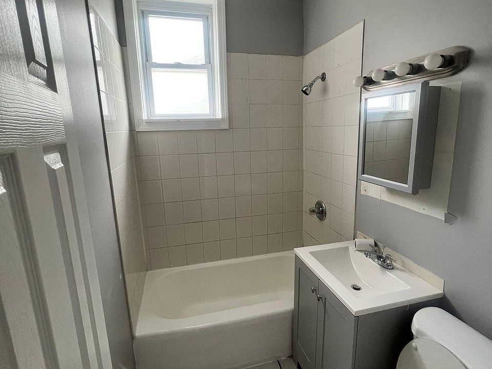 1st image of 39 Washington St APT 13