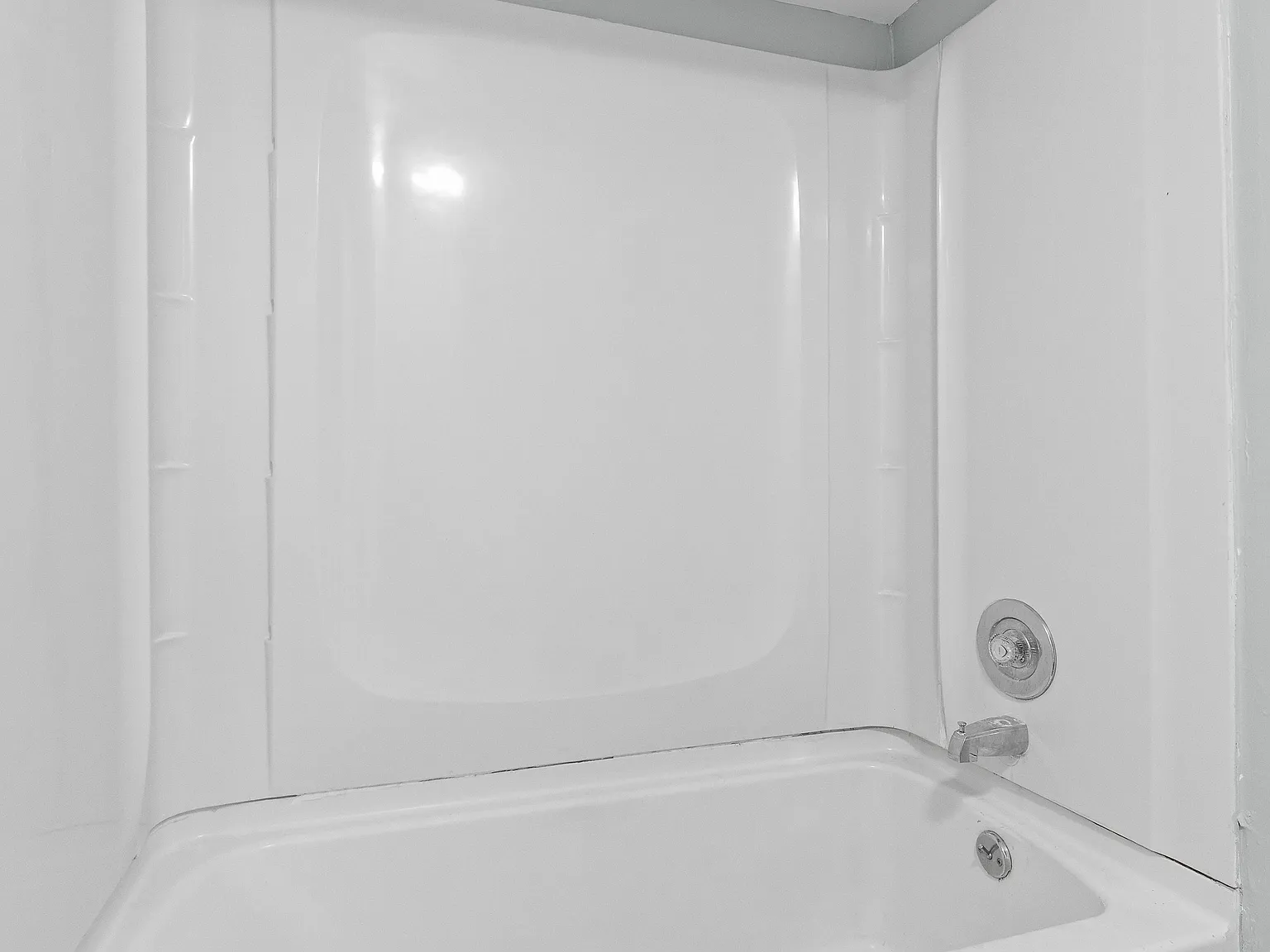 1 bed, $1,300 — Photo 3