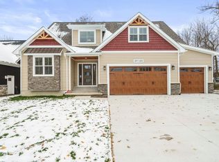 39105 Chart St, Harrison Township, MI 48045