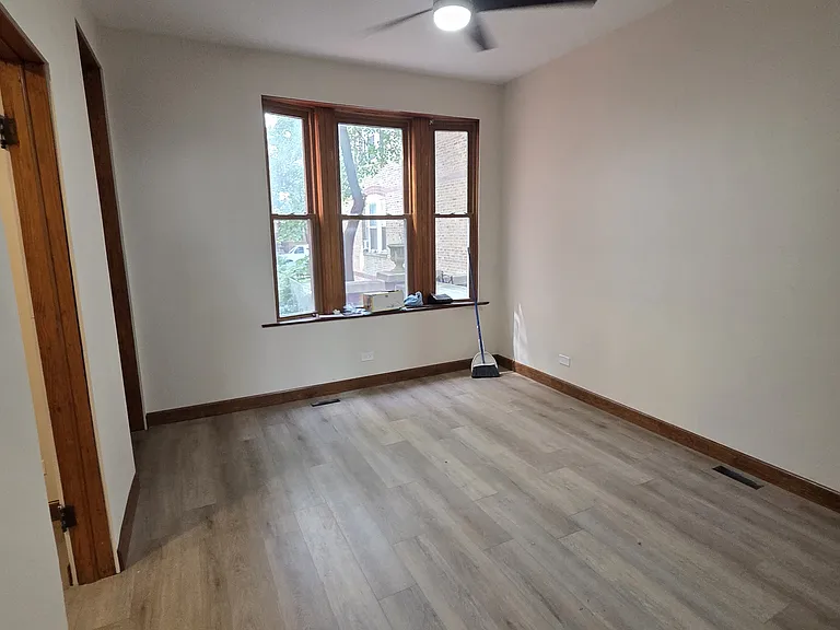 2338 W Iowa St #1R — Photo 6
