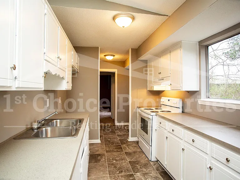 1110 Croyden Cir — Photo 17