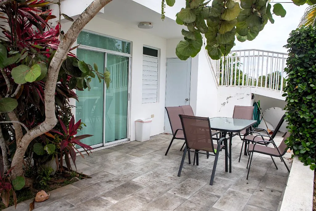 2 bed, 1.0 bath, 1050 sqft, $1,800 — Photo 1