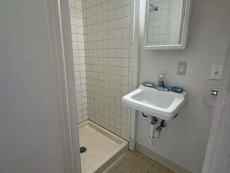 236 Genesee St #1 — Photo 4