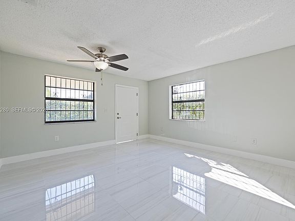 5th image of 522 SW 3rd Ave