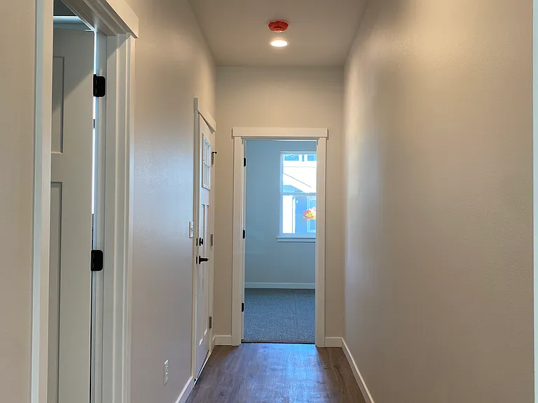 2058 Aaron Dr — Photo 5