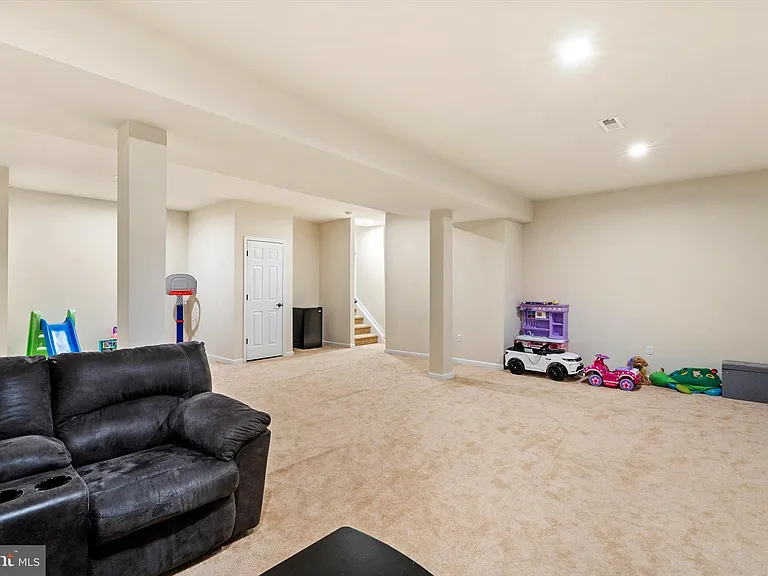 1711 Yearling Ct — Photo 32