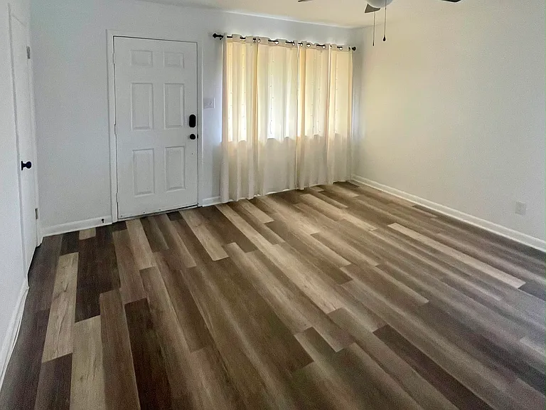 370 Coral Dr SW — Photo 4