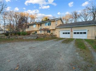 1420 Chopmist Hill Rd, Scituate, RI 02857