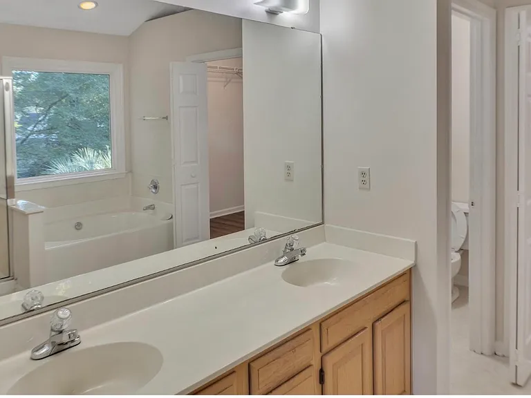 207 Essex Dr — Photo 18