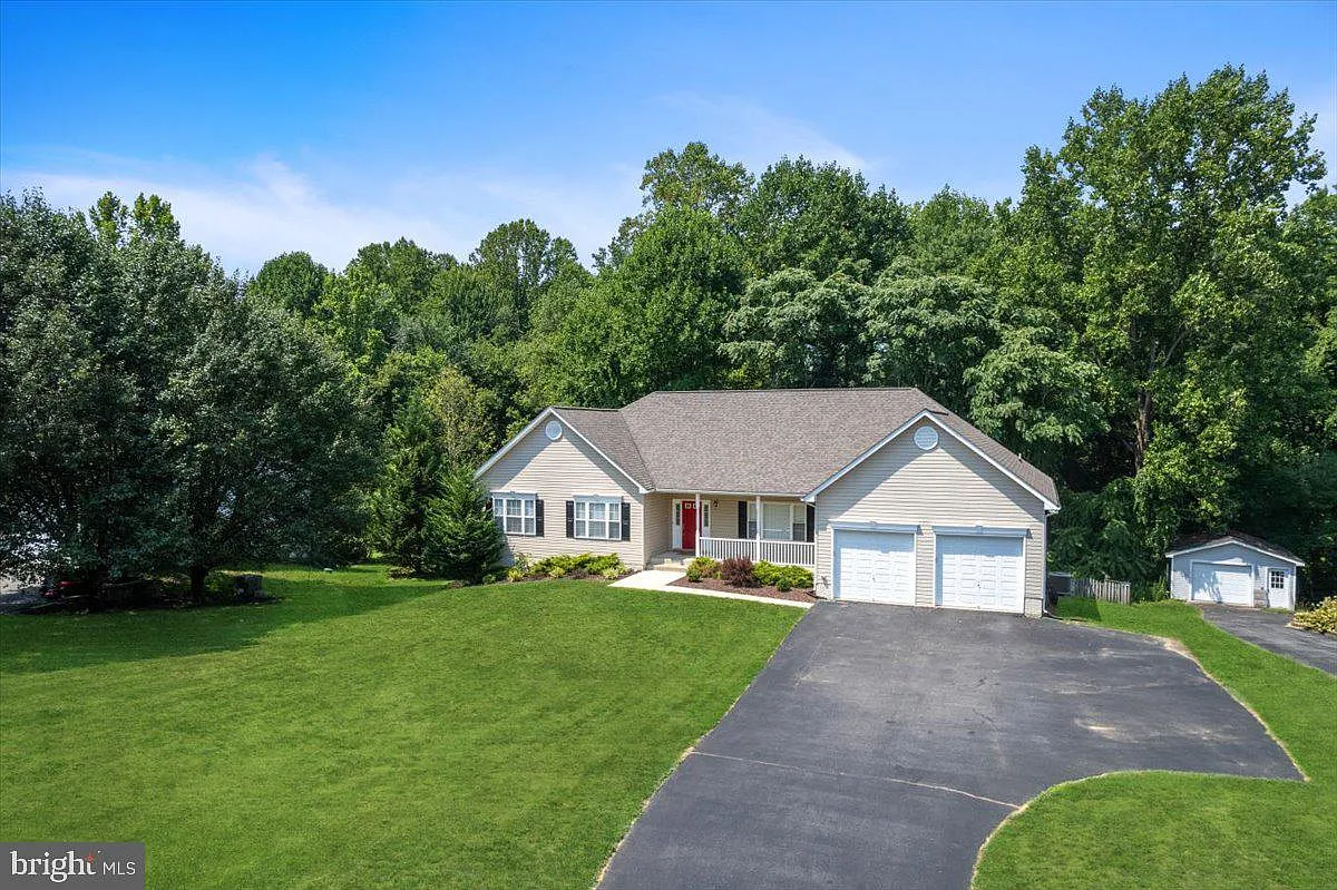 6 bed, 3.5 bath, 5180 sqft, $4,200 — Photo 4