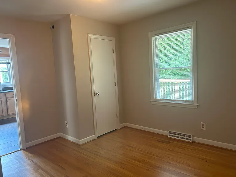 Dining room, den or small bedroom off kitchen