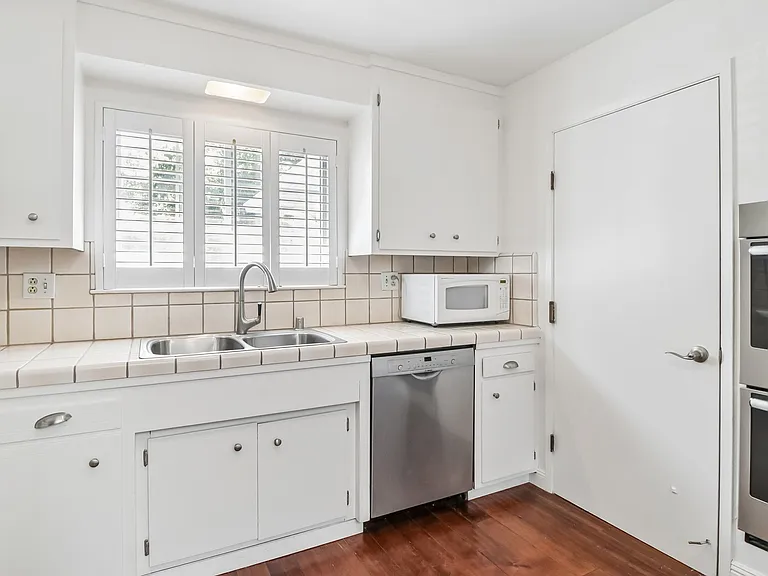 987 Camellia Way — Photo 7