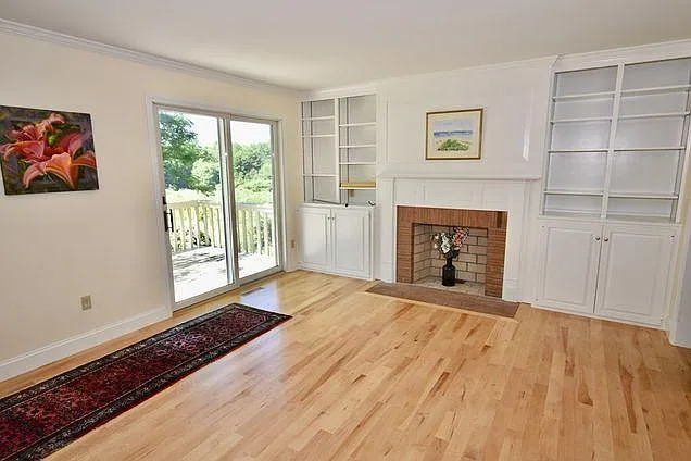 105 N Valley Rd — Photo 9