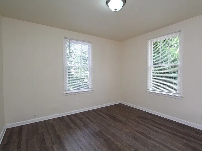 1218 N Kirk St — Photo 11