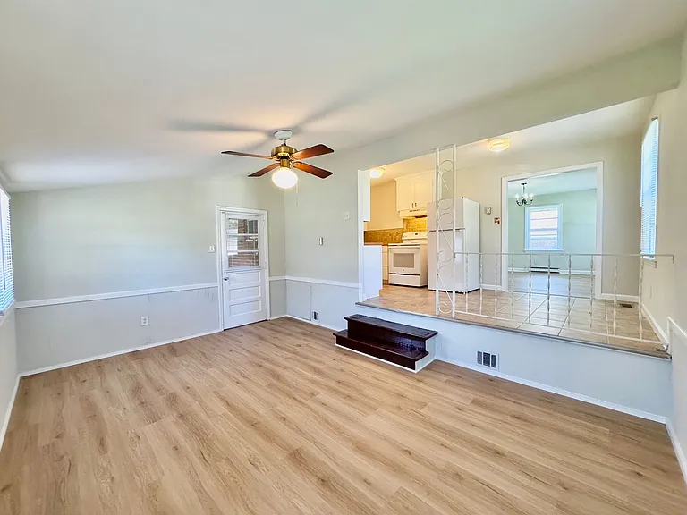 806 Carolina St — Photo 7