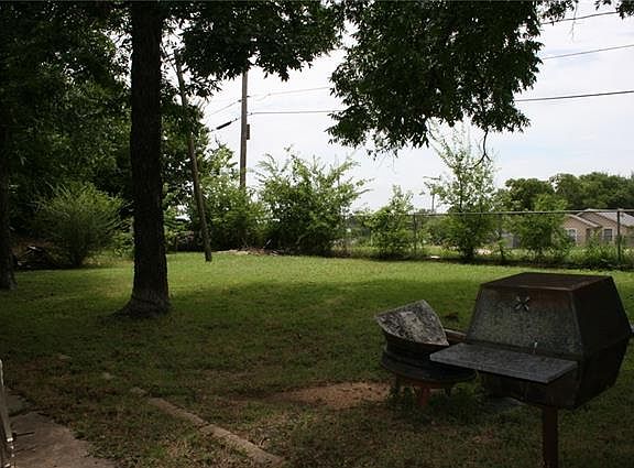 3rd image of 1600 Avenue E