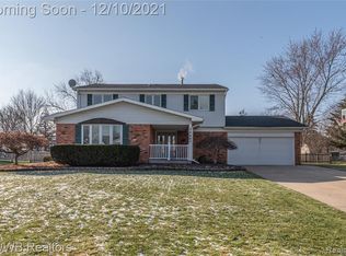 22647 Deerfield Rd, Novi, MI 48375