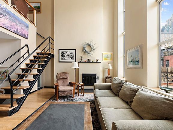 2nd image of 24 W 90th St APT 3