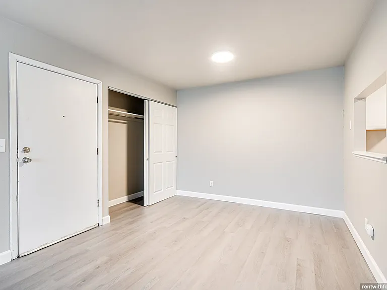 505 Oakridge Ln — Photo 4