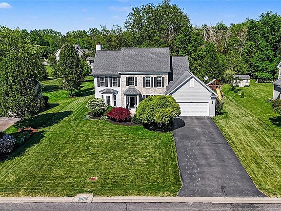 4th image of 222 Gallant Fox Ln