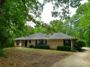 100 Springhill Dr, Palestine, TX 75801