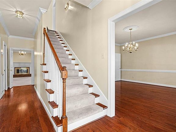 3rd image of 1116 Sutton Ct
