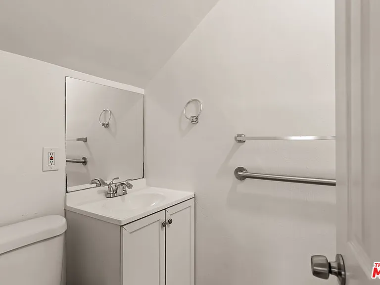 2928 Walton Ave #2930 — Photo 8