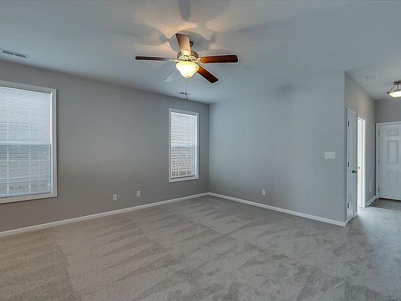 5th image of 213 Darenia Ln