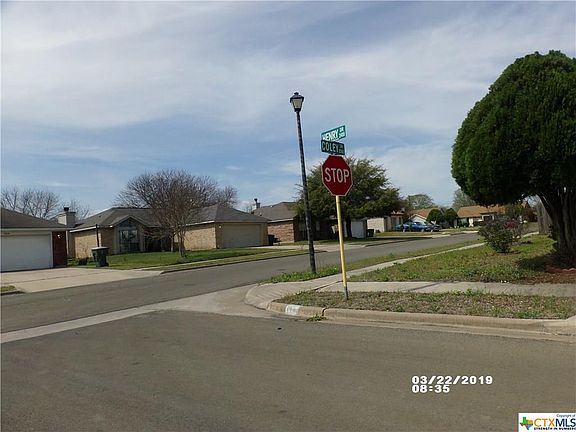 4th image of 2402 Henry Dr