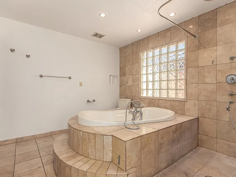 805 W Toledo St — Photo 27