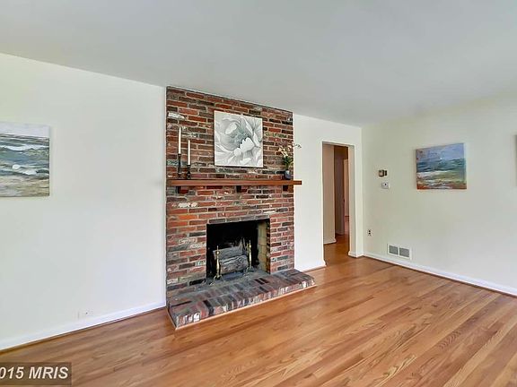 5th image of 2710 Valley Dr