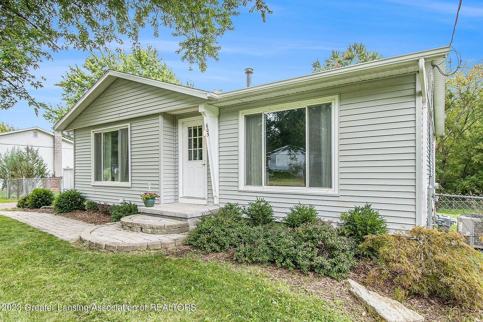 605 Washington St photo 1