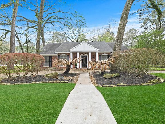 2nd image of 802 Golden Bear Ln