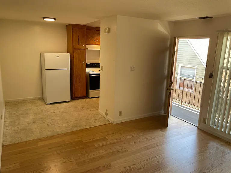 2537 Benvenue Ave #306 — Photo 6