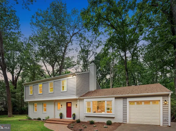 2402 Beekay Ct, Vienna, VA 22181