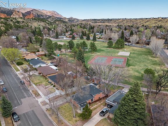 3rd image of 921 Valley Rd