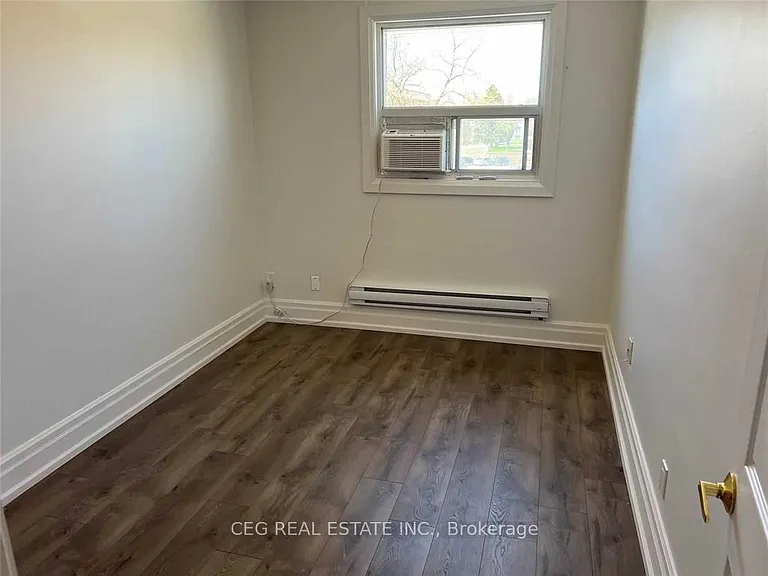 3901 Bathurst St — Photo 9