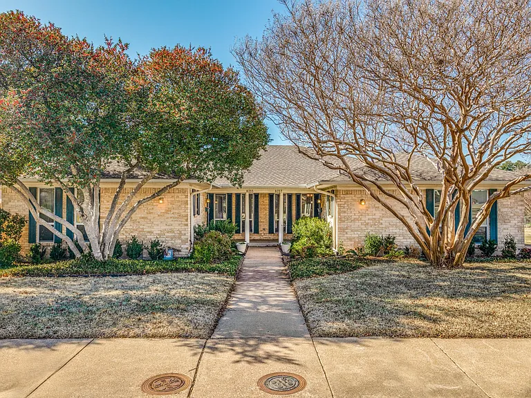 8355 Lullwater Dr — Photo 4