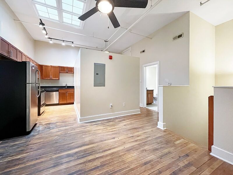 1st image of 213 E Broad St #209