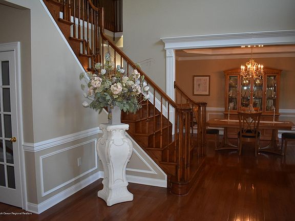 2nd image of 9 Saratoga Ct