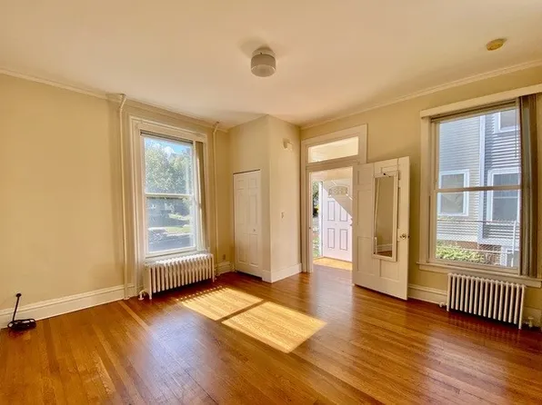 239 Edwards St #1B, New Haven, CT 06511